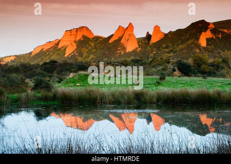 Paysage de grès et le lac. Banque D'Images