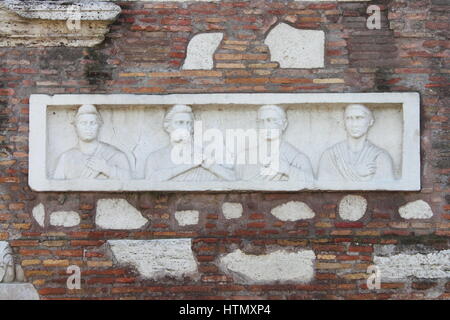 En Basrelief la via Appia de Rome, Italie Banque D'Images