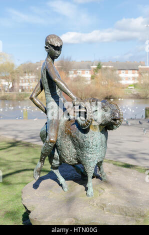 Sculpture de Derby Ram et garçon dans Derby, Derby Riverside Gardens Banque D'Images