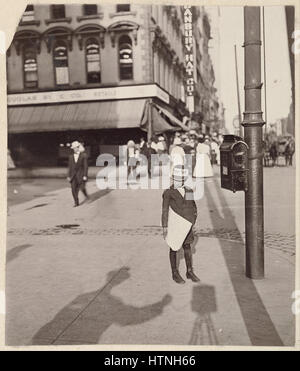 Lewis Hine (W.-américain - Autoportrait avec crieur - Google Art Project Banque D'Images