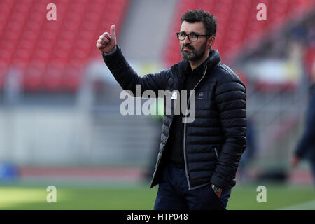 Nuremberg, Allemagne. Mar 12, 2017. Le coach intérimaire Michael Koellner réagit au cours de la 2e Bundesliga allemande match de foot entre 1. FC Nuremberg et l'Arminia Bielefeld dans le stade Grundig à Nuremberg, Allemagne, 12 mars 2017. Photo : Daniel Karmann/dpa/Alamy Live News Banque D'Images