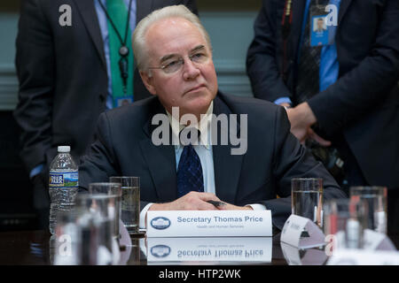 Washington DC, USA 13 Mars 2017 La secrétaire de la Santé et des Services Tom : participe à une réunion sur la santé organisé par le président américain, Donald J. Trump (non représenté) dans la Roosevelt Room de la Maison Blanche à Washington, DC, USA, 13 mars 2017 La Banque D'Images