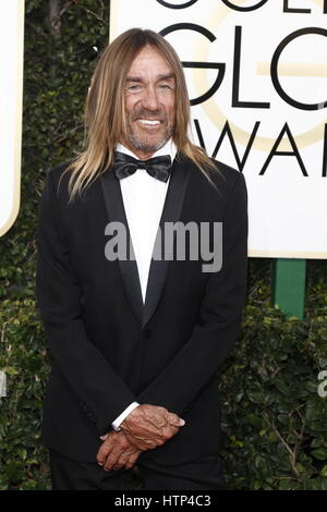 Los Angeles, États-Unis d'Amérique. 09Th Jan, 2017. Iggy Pop arrive à la 74e assemblée annuelle Golden Globe Awards, Golden Globes, à Beverly Hills, Los Angeles, USA, le 08 janvier 2017. Photo : Hubert Boesl Photo : Hubert Boesl/ | Le monde d'utilisation/dpa/Alamy Live News Banque D'Images