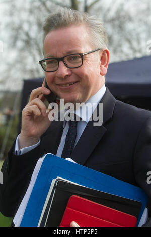 Londres, Royaume-Uni. 14Th Mar, 2017. Le député conservateur de Surrey Heath et ancien secrétaire d'État l'éducation Michael Gove qui a joué un rôle déterminant dans le vote est vu dans la campagne de congé un jour après Westminster Le Parlement a adopté la Loi Brexit Crédit : amer ghazzal/Alamy Live News Banque D'Images