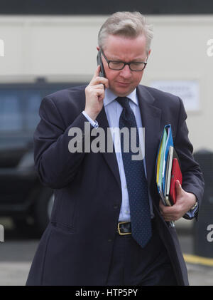 Londres, Royaume-Uni. 14Th Mar, 2017. Le député conservateur de Surrey Heath et ancien secrétaire d'État l'éducation Michael Gove qui a joué un rôle déterminant dans le vote est vu dans la campagne de congé un jour après Westminster Le Parlement a adopté la Loi Brexit Crédit : amer ghazzal/Alamy Live News Banque D'Images