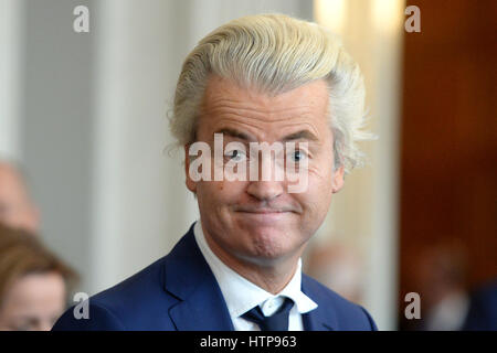 La Haye, Pays-Bas. Mar 16, 2017. Populiste de droite Geert Wilders participe au premiers entretiens exploratoires au Parlement européen à La Haye, Pays-Bas, 16 mars 2017. Le parti libéral-conservateur de l'actuel Premier ministre néerlandais Rutte a reçu le plus de votes lors des élections législatives du 15 mars. Populiste de droite Geert Wilders et son parti PVV ont moins bien réussi que prévu. Photo : Daniel Reinhardt/dpa/Alamy Live News Banque D'Images