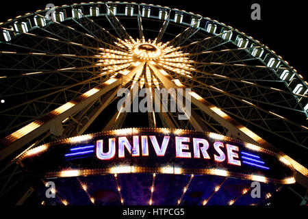 Grande roue de l'univers dans un parc d'attractions, le Pays de Galles, Royaume-Uni Banque D'Images