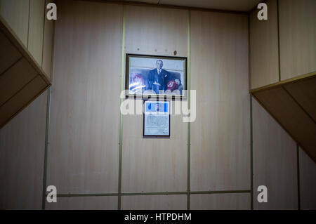 Portrait de Mustafa Kemal Atatürk à bord du ferry de banlieue Banque D'Images