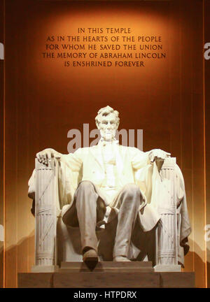 Statue du président Abraham Lincoln à l'intérieur du Lincoln Memorial à Washington D.C. Banque D'Images