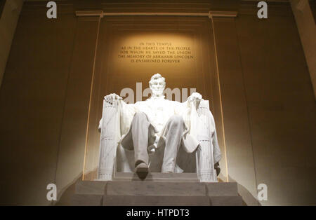 Statue du président Abraham Lincoln à l'intérieur du Lincoln Memorial à Washington D.C. Banque D'Images