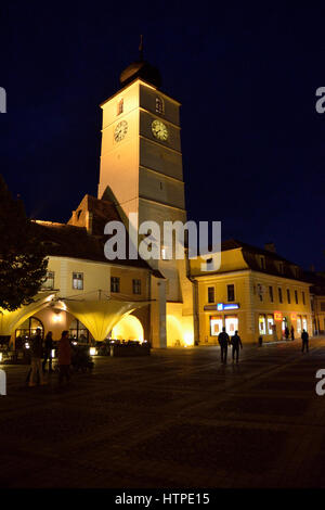 Tour du Conseil de Sibiu la nuit Banque D'Images