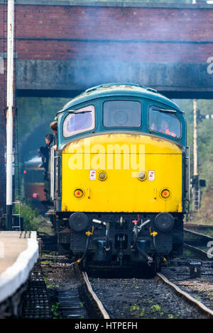 Avant d'une classe 45 loco à la tête d'un train à Wansford sur le Nene Valley Railway Banque D'Images