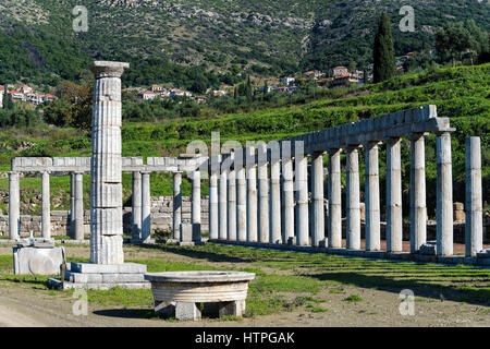 Le stoas du gymnase dans le site archéologique de l'ancienne Messène dans le Péloponnèse, Grèce Banque D'Images