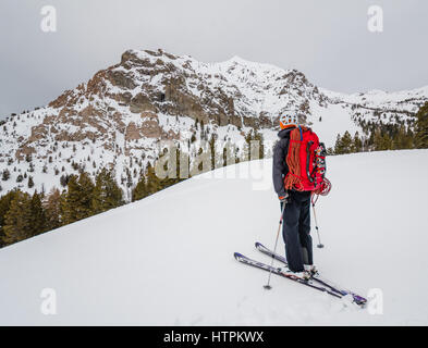 Shane Nelson en approche de Silver Peak ice monte près de Sun Valley Idaho Banque D'Images