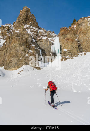 Shane Nelson en approche de Silver Peak ice monte près de Sun Valley Idaho Banque D'Images