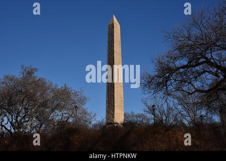 Cleopatra's Needle dans Central Park sur une chaude journée de janvier à Manhattan, NEW YORK Banque D'Images