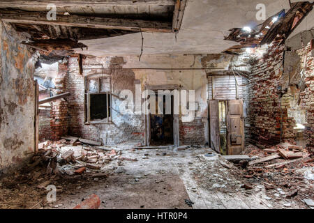 Intérieur de l'ancien bâtiment en ruine, abandonné et, République Tchèque Banque D'Images