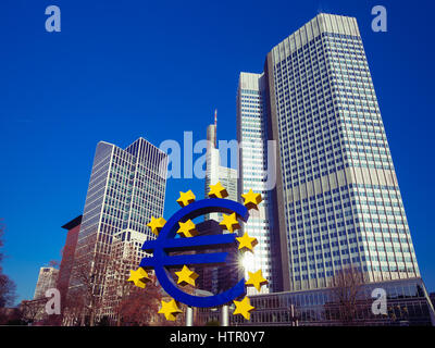 Euro sign in Frankfurt am Main, Allemagne Banque D'Images