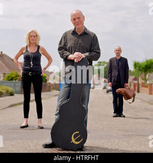 Zoe Schwarz chant,Rob Koral guitare et saxophone Ian Ellis à Bournemouth, Dorset, Angleterre Banque D'Images