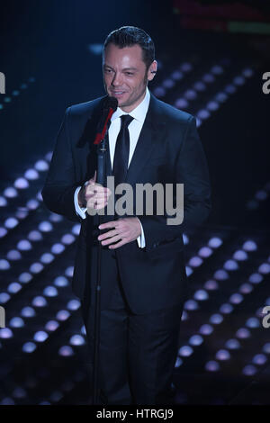 67ème Festival de Sanremo - première soirée comprend : Tiziano Ferro Où : San Remo, Italie Quand : 07 Feb 2017 Credit : IPA/WENN.com **Uniquement disponible pour publication au Royaume-Uni, USA, Allemagne, Autriche, Suisse** Banque D'Images