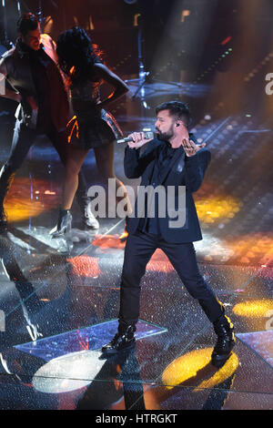 67ème Festival de Sanremo - première soirée comprend : Ricky Martin Où : San Remo, Italie Quand : 07 Feb 2017 Credit : IPA/WENN.com **Uniquement disponible pour publication au Royaume-Uni, USA, Allemagne, Autriche, Suisse** Banque D'Images