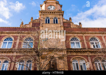 Magasins sur la rue centrale de Powis, Woolwich, Londres, Angleterre, Royaume-Uni Banque D'Images