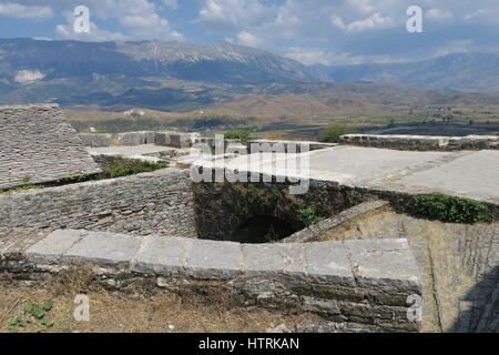 Château de gjirokastër en girokaster, berceau de l'ancien leader communiste albanais Enver Hoxha et écrivain Ismail Kadaré,construit par les agriculteurs du grand domaine Banque D'Images