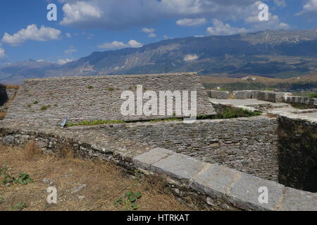 Château de gjirokastër en girokaster, berceau de l'ancien leader communiste albanais Enver Hoxha et écrivain Ismail Kadaré,construit par les agriculteurs du grand domaine Banque D'Images