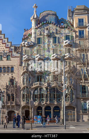 La Casa Batlló est un célèbre bâtiment situé dans le centre de Barcelone et est l'un des chefs-d'Antoni Gaudí, Catalogne, Espagne. Banque D'Images