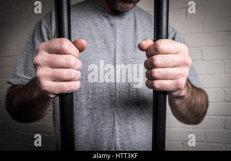 Un prisonnier dans sa cellule de prison en prison. Photo posée par modèle Banque D'Images