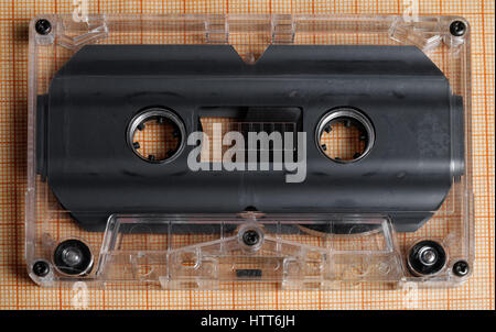Transparent vieille cassette audio, vue de dessus Banque D'Images