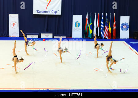 Kalamata, Grèce. Apr 24, 2016. Ruban de l'équipe nationale à la 24e Rencontre Internationale de Gymnastique rythmique Banque D'Images