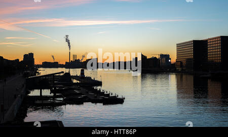 Coucher de soleil spectaculaire pris d'Islands Brygge, Copenhague, Danemark Banque D'Images