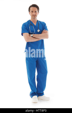 Portrait de jeune médecin en uniforme bleu isolé sur fond blanc Banque D'Images