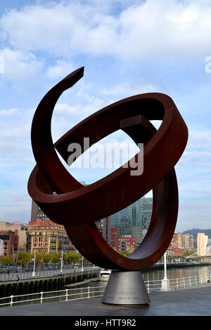 Monument appelé Ovoide de variante de la Desocupacion de la esfera à Bilbao, Espagne Banque D'Images