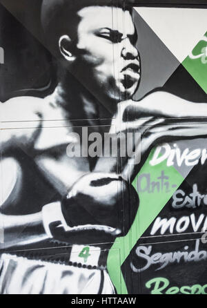 Muhammad Ali artwork sur porte de sport en Espagne Banque D'Images