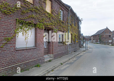 Ville de Pesch près de mine de lignite à ciel ouvert, Garzweiler, Nordrhein-Westfalen, Germany, Europe Banque D'Images