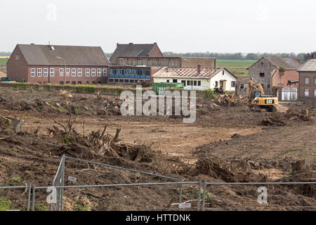 Ville de Pesch près de mine de lignite à ciel ouvert, Garzweiler, Nordrhein-Westfalen, Germany, Europe Banque D'Images