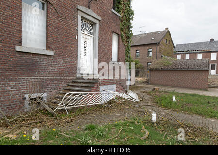 Ville de Pesch près de mine de lignite à ciel ouvert, Garzweiler, Nordrhein-Westfalen, Germany, Europe Banque D'Images