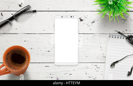 Téléphone intelligent avec des bords arrondis et de maquettes d'écran. Vue de dessus de bureau en bois blanc. Banque D'Images