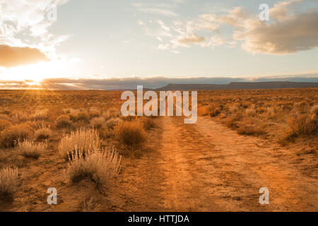 La conduite de route non revêtue dans Grand Staircase Escalante National Monument (Utah) Banque D'Images