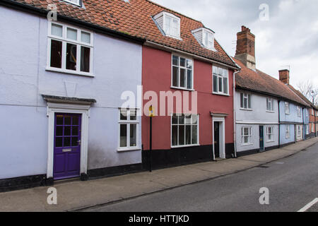 Vue de dessus Bridge Street Bungay dans Suffolk vers le pont sur la rivière waveney Banque D'Images