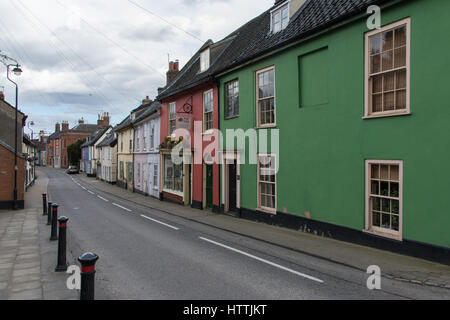 Vue de dessus Bridge Street Bungay dans Suffolk vers le pont sur la rivière waveney Banque D'Images