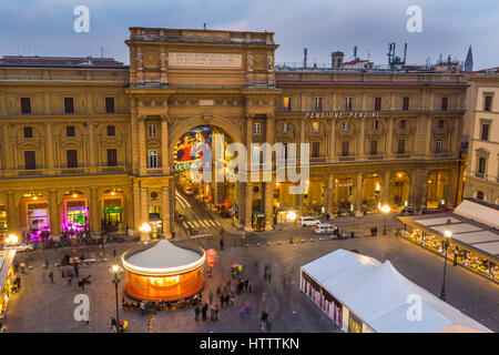 Place de la République (Piazza della Repubblica) de Florence, Toscane, Italie Banque D'Images