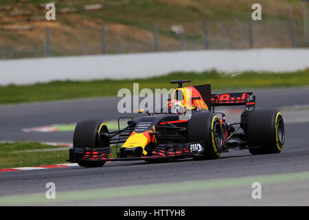 Max Verstappen (NED) au volant de son CÉR Bull Racing RB13 2017 F1 pendant les essais d'hiver. Banque D'Images