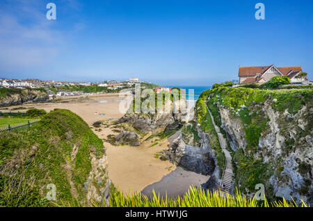 Royaume-uni, le sud-ouest de l'Angleterre, Cornwall, Newquay, 'House dans la mer' sur l'île de Towan à plage de Towan est reliée au continent par un secteur de sus Banque D'Images