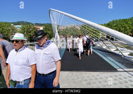 Le pont Zubizuri. Bilbao. Bizkaia. Vizcaya. Pays basque, Euskadi, Pays Basque Banque D'Images