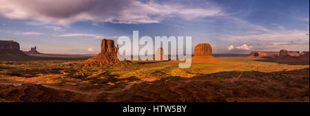 Monument Valley sunset panorama incroyable. Banque D'Images