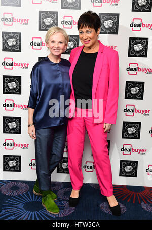 Lisa Maxwell (à gauche) et Denise Welch assistant à la 2017 Industries de la radiodiffusion et de la remise des Prix du Club, Grosvenor House, Park Lane, London. Banque D'Images