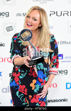 William Sheller avec le prix de la personnalité de la radio numérique au cours de la 2017 Industries de la radiodiffusion et de la remise des Prix du Club, Grosvenor House, Park Lane, London. Banque D'Images